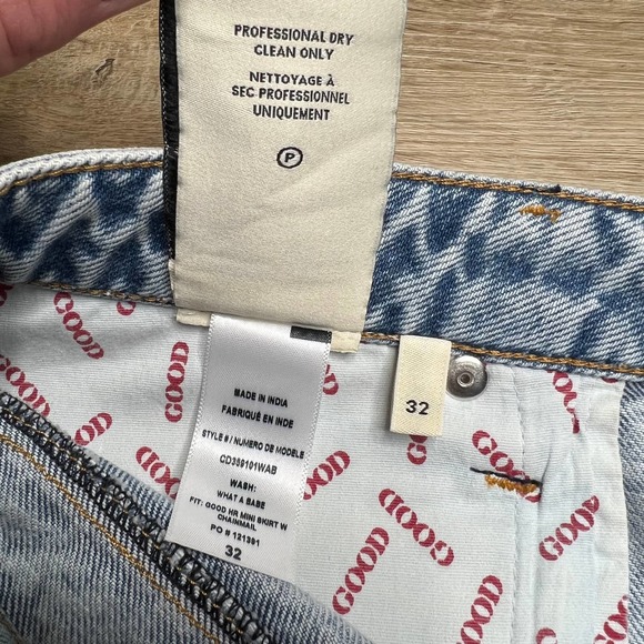 NWT: Alice & Olivia Denim Chainmail Mini Skirt Frayed Hem - Size 32 - Picture 9 of 10